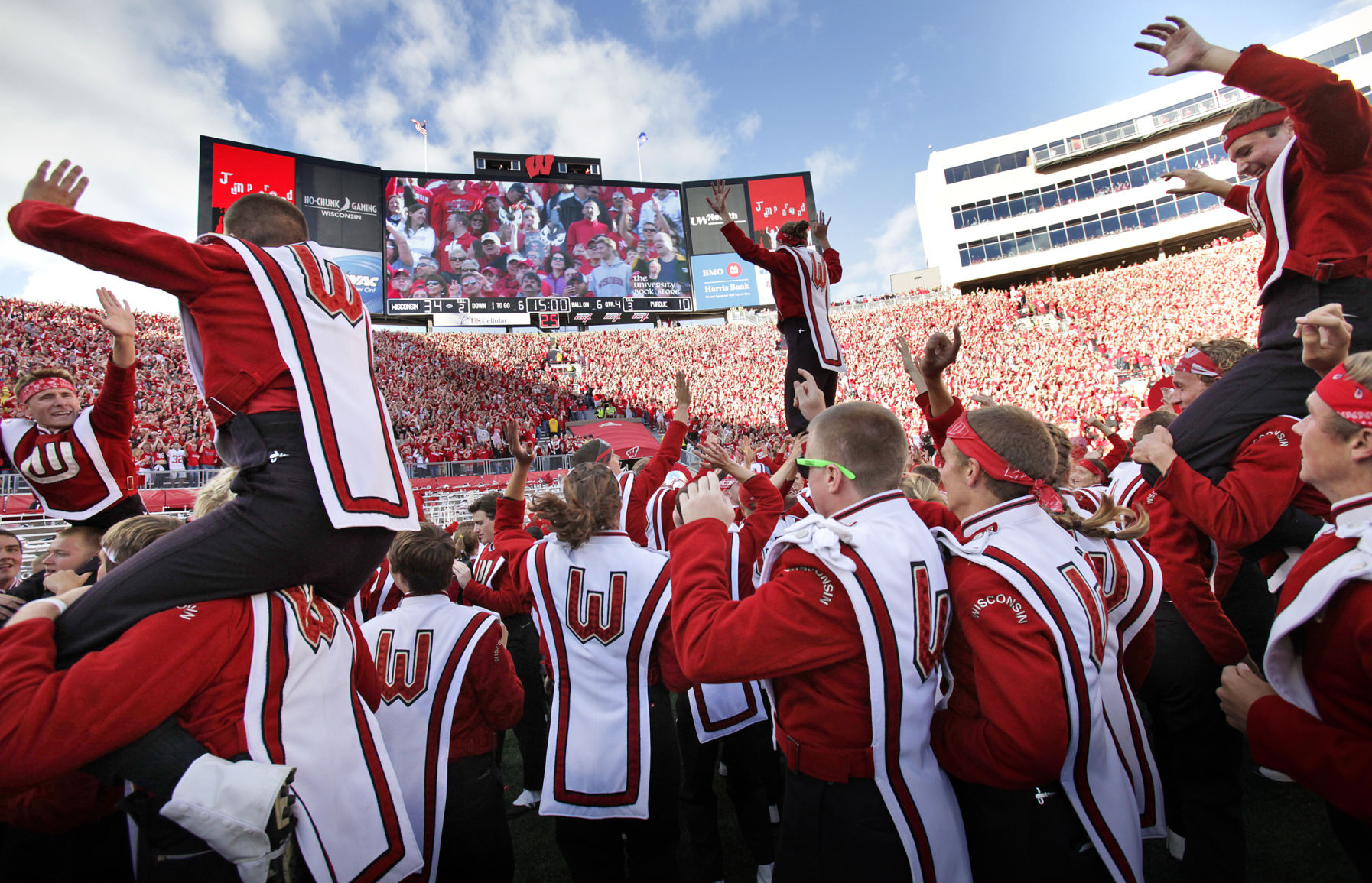 'Jump Around' at Wisconsin football games